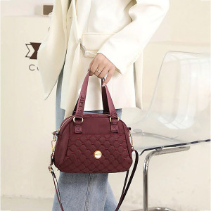Women Maroon Textured Shoulder Bag with Quilted